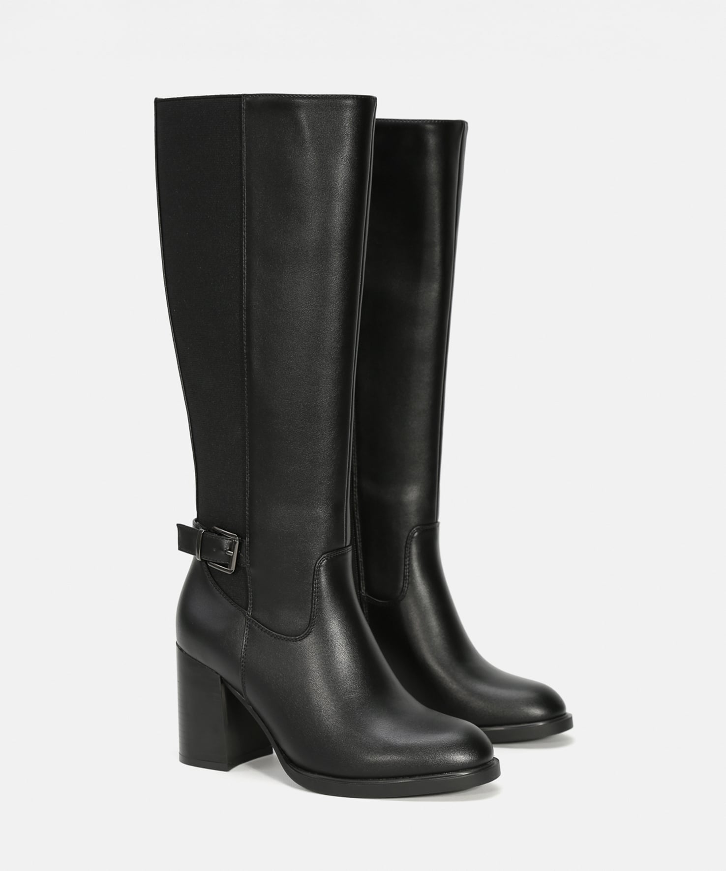 Bota alta tac&oacute;n hebilla
